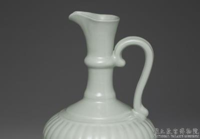 图片[2]-Ewer with chrysanthemum petal decoration in green glaze, Qing dynasty, Yongzheng reign (1723-1735)-China Archive